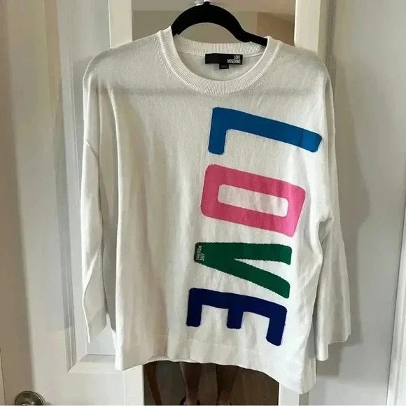 Love Moschino big love logo oversized jumper in white - Picture 5 of 9